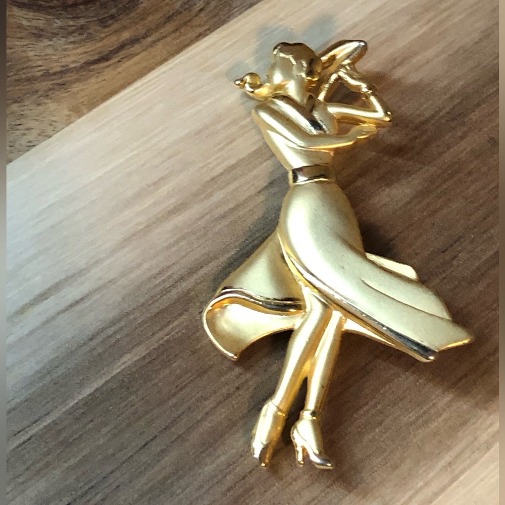 JJ JONETTE JEWELRY CO - Vintage Brushed Gold Tone Modern Lady‎ Brooch Pin